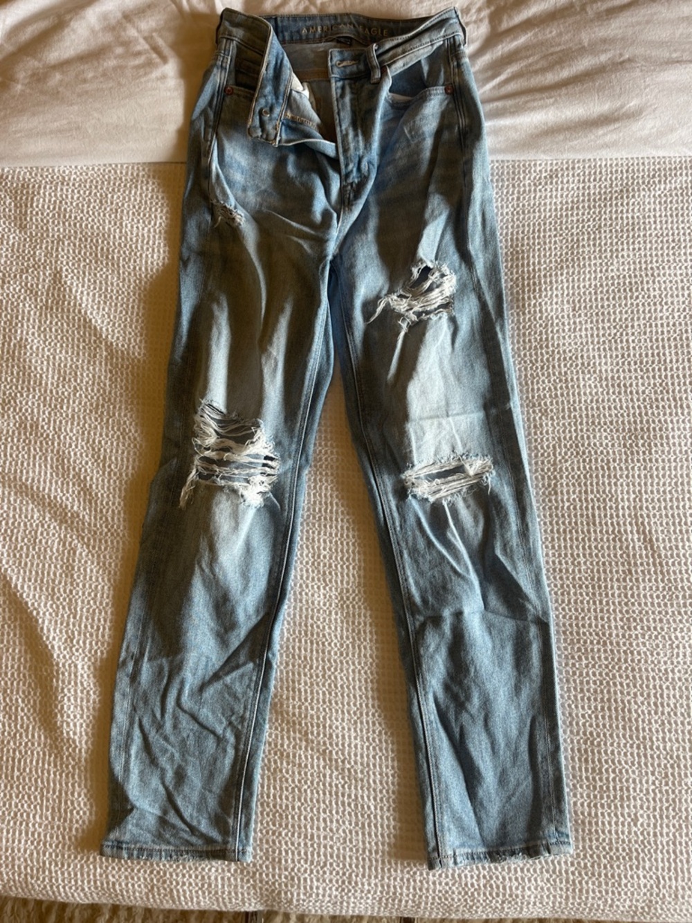 American Eagle Outfitters Light Blue Distressed Mom Straight Jeans